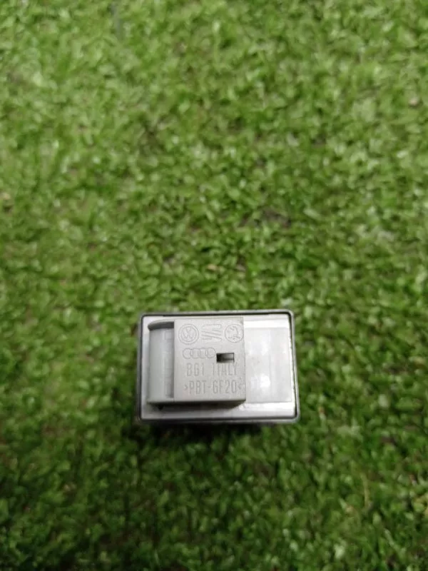 Кнопка стеклоподъемника