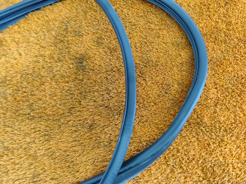 Уплотнитель проема двери