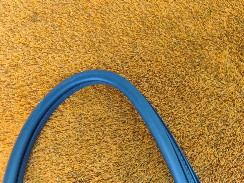 Уплотнитель проема двери