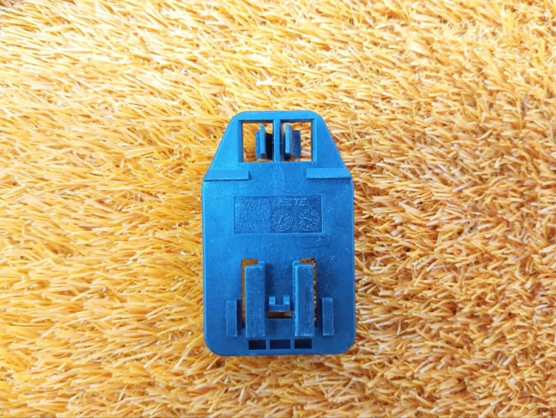 Ручка открывания капота