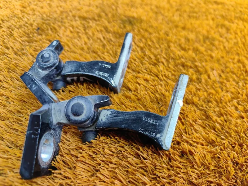 Петля двери