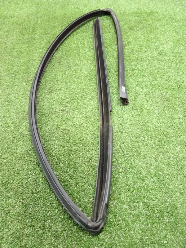 Уплотнитель стекла двери