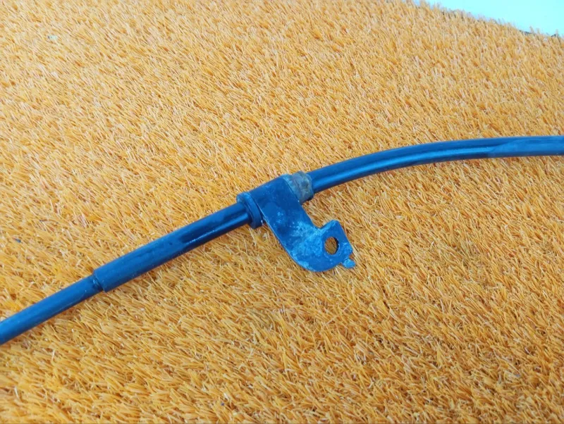 Трос стояночного тормоза