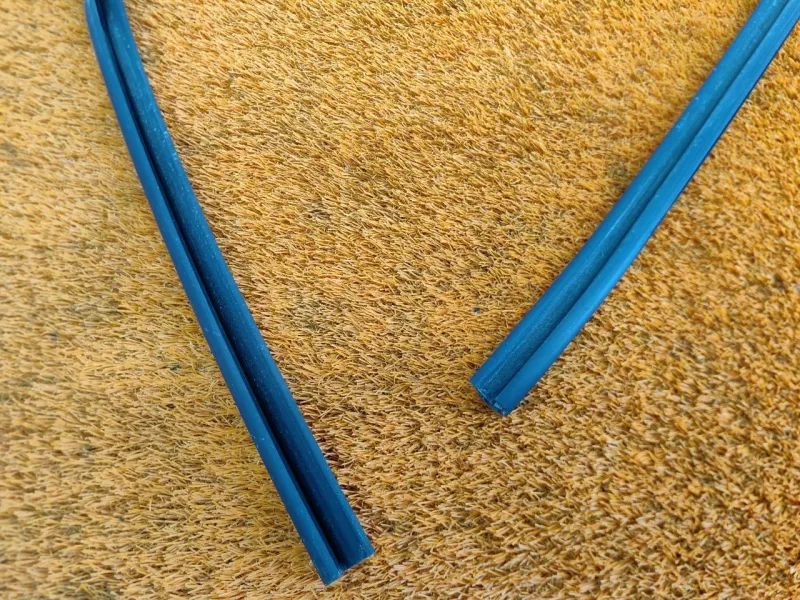 Уплотнитель стекла двери