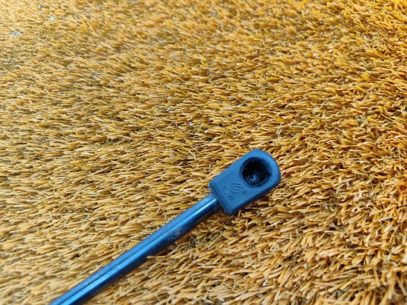 Амортизатор капота