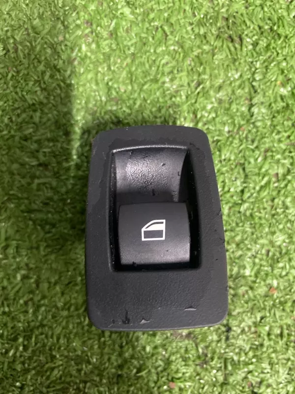 Кнопка стеклоподъемника