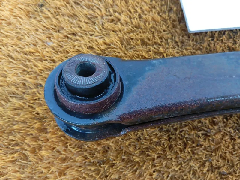 Рычаг подвески нижний