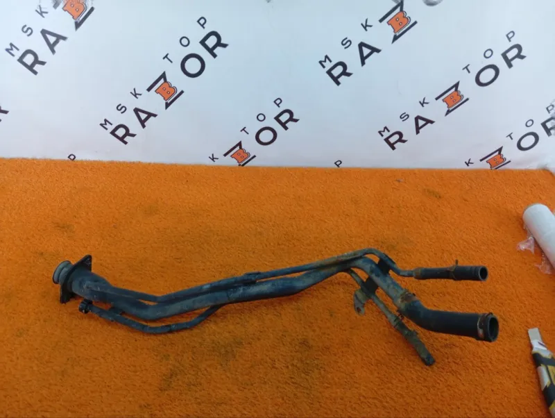 Горловина топливного бака