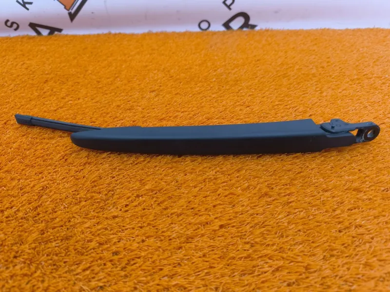 поводок стеклоочистителя