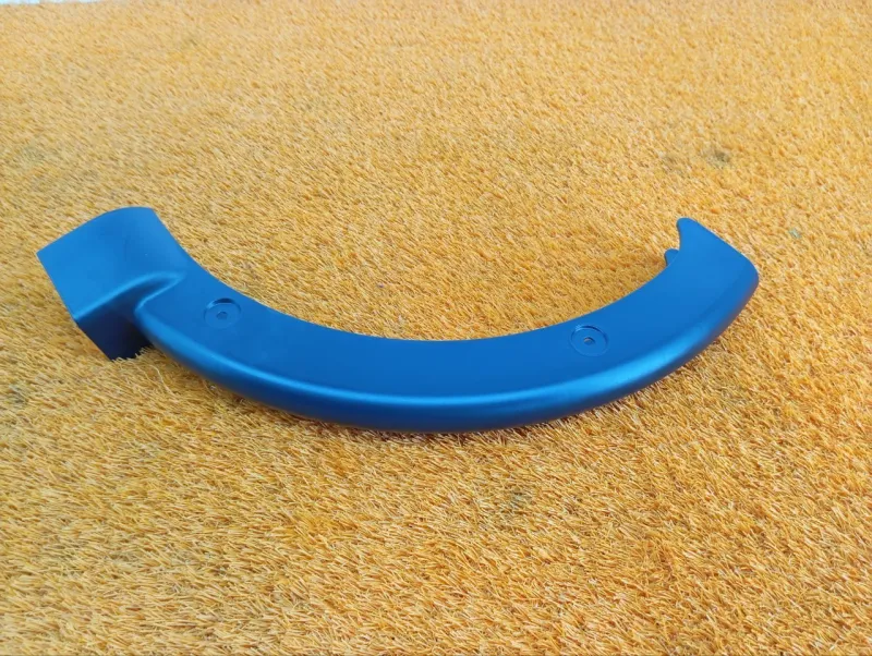 Накладка петли крышки багажника