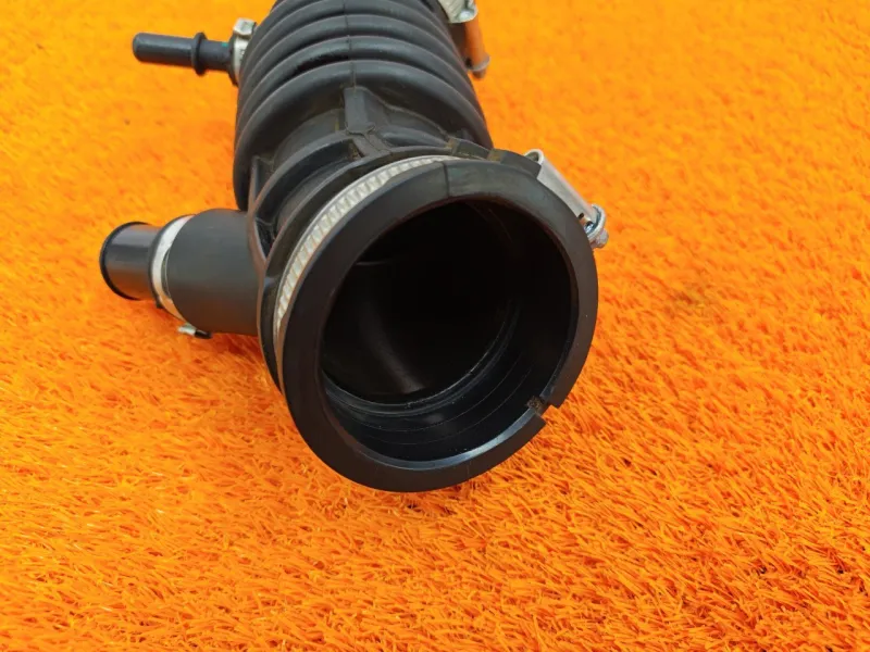 Патрубок воздушного фильтра