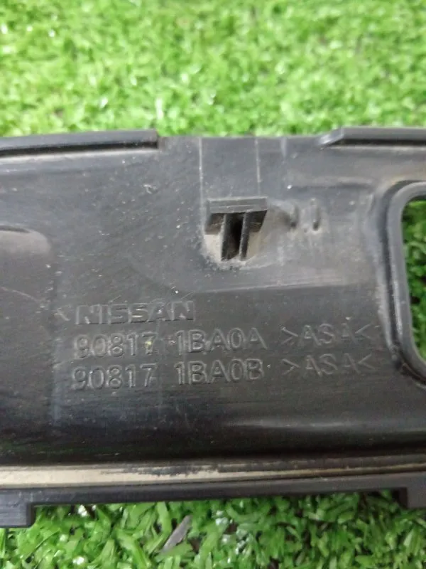 Накладка крышки багажника