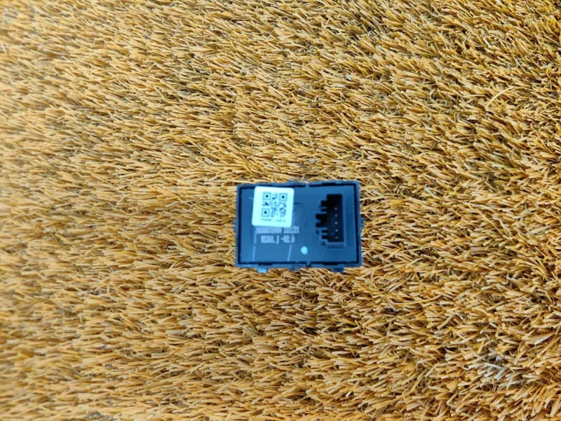 Кнопка стеклоподъемника