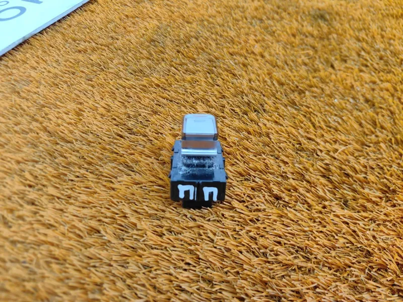 Кнопка стеклоподъемника