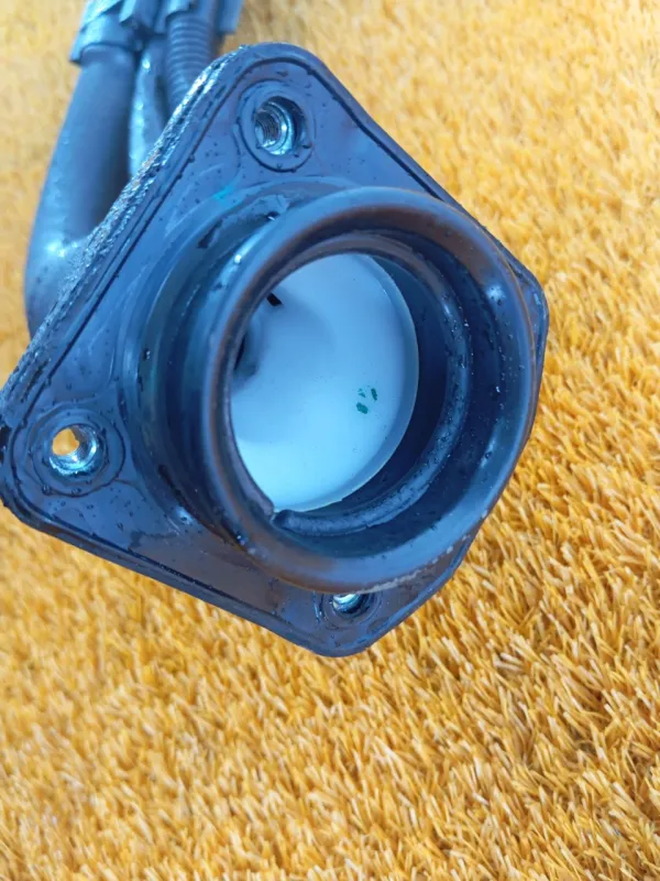 Горловина топливного бака