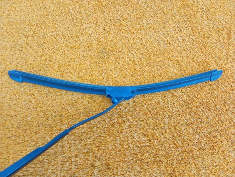 поводок стеклоочистителя