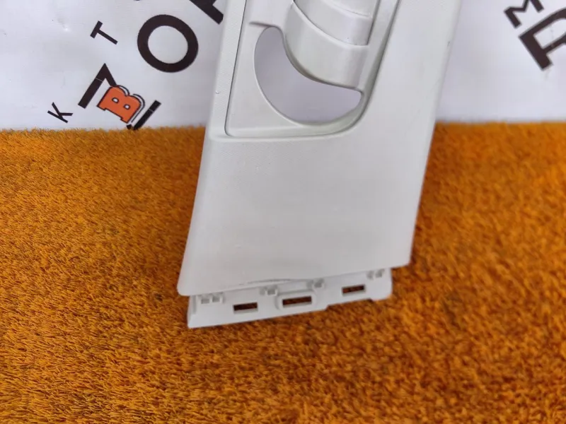 Обшивка центральной стойки