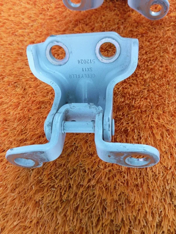 Петля двери