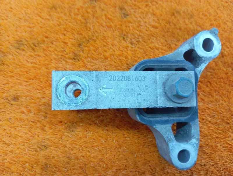 Подушка двигателя