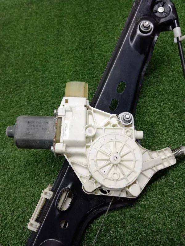 Стеклоподъемник BMW 3-Series 2005 51337140587 E90, передний правый