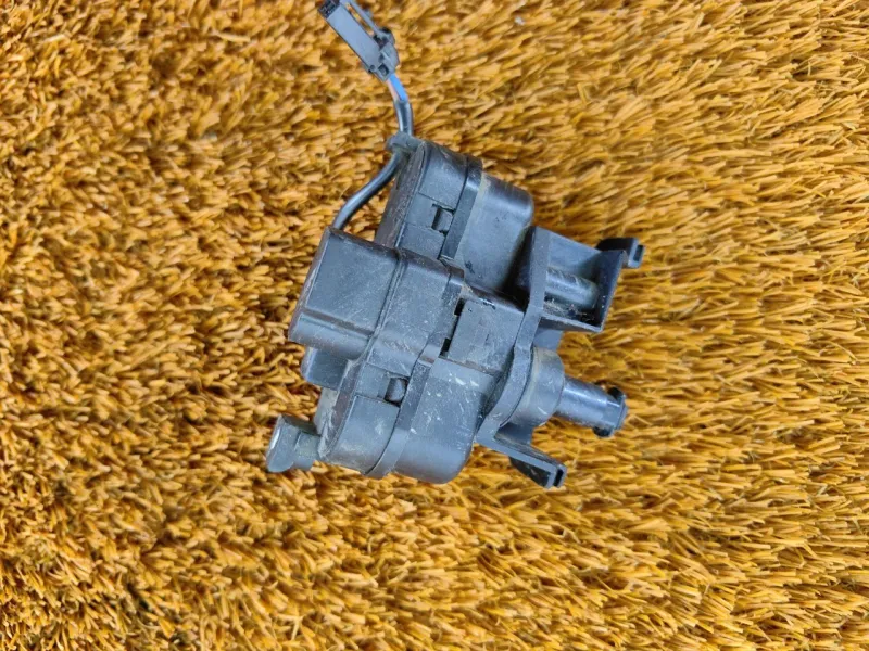 Активатор лючка бензобака