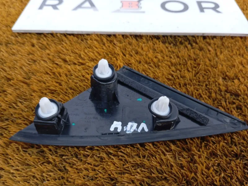 Уголок двери