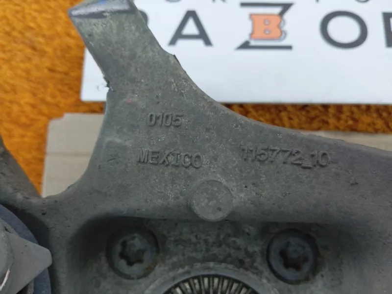 Кулак поворотный