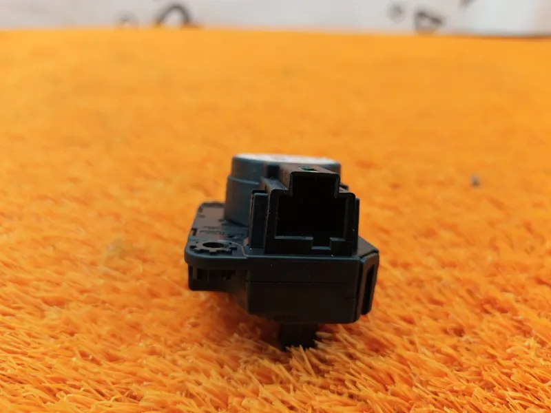 Моторчик заслонки печки