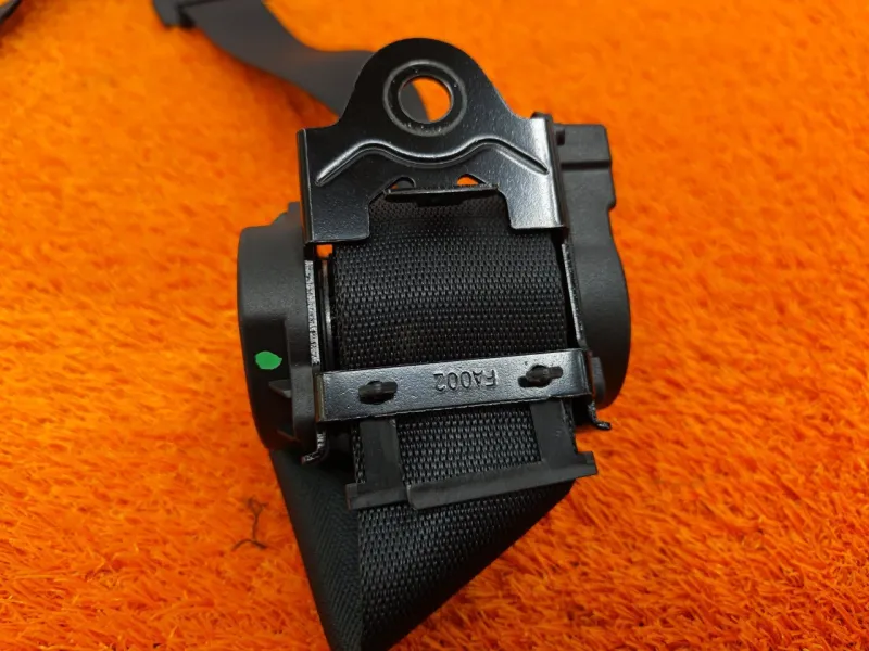 Ремень безопасности