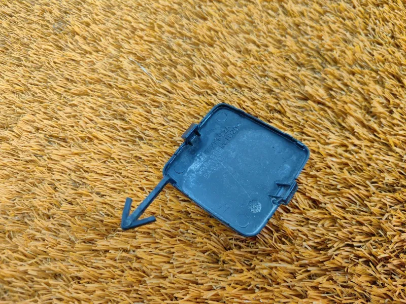 Заглушка буксировочного крюка