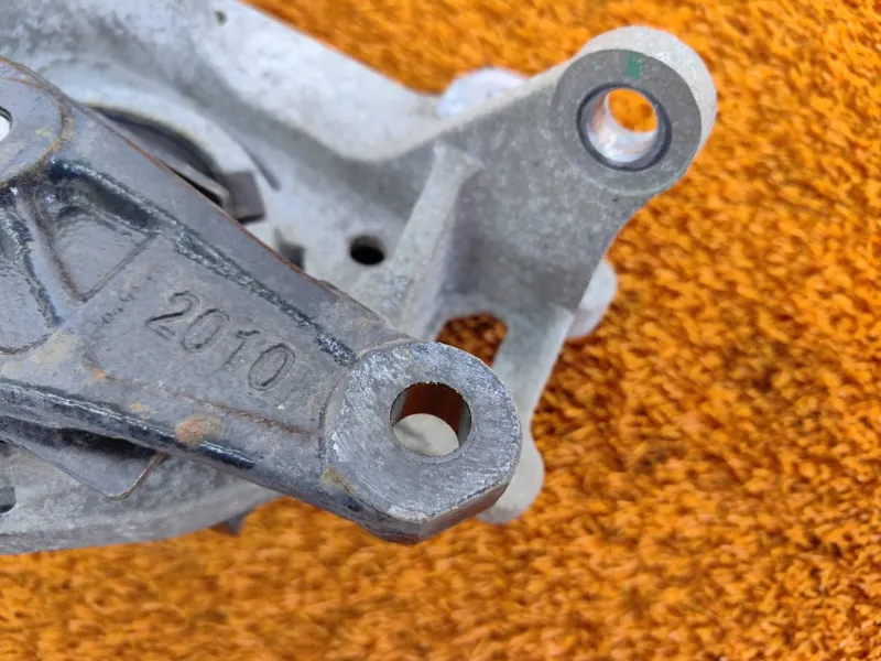 Опора двигателя