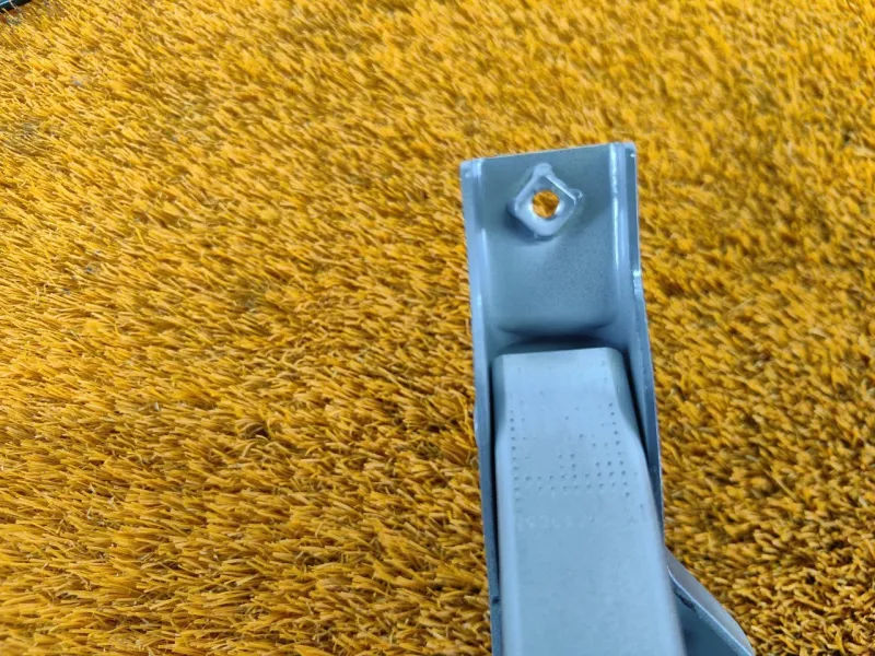 Петля багажника