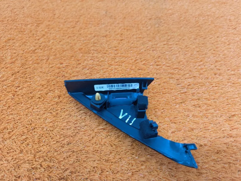 Уголок двери