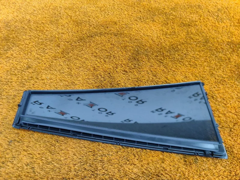 Форточка задняя