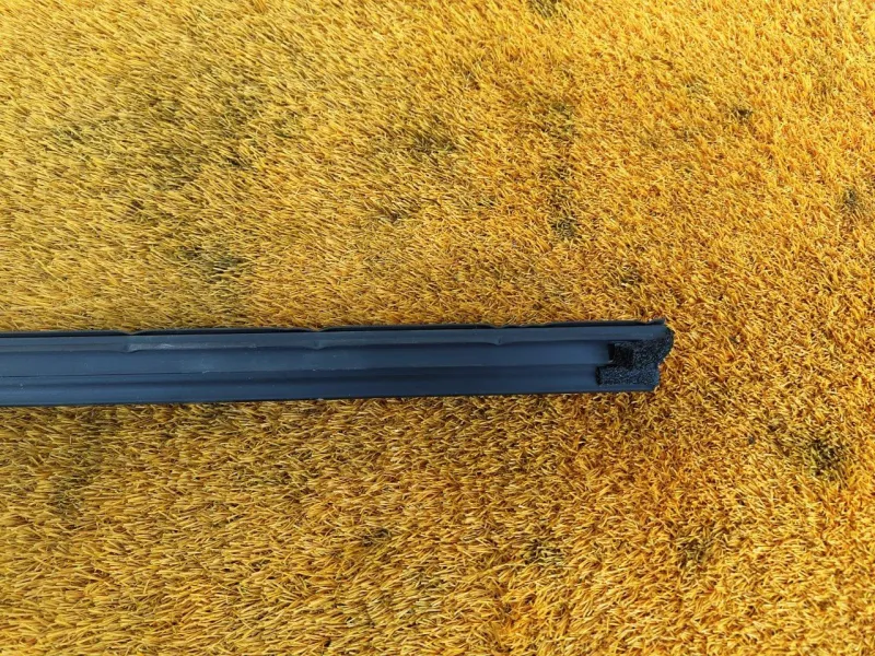 Уплотнитель стекла двери