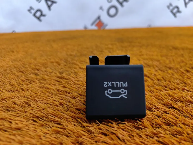 Ручка открывания капота