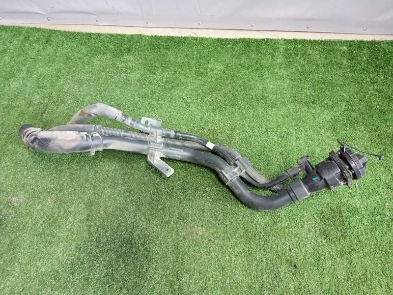 Горловина топливного бака