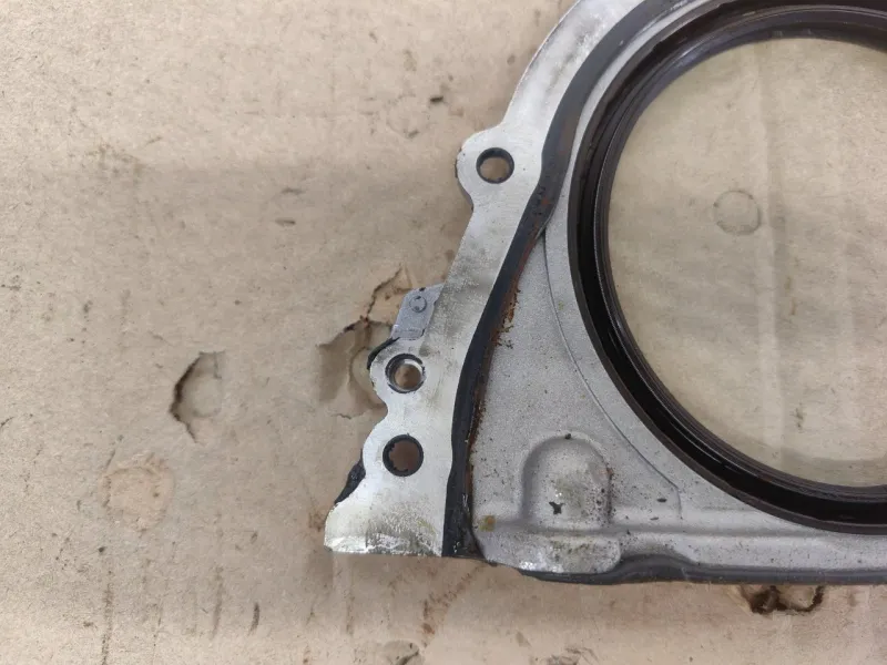 Крышка коленвала