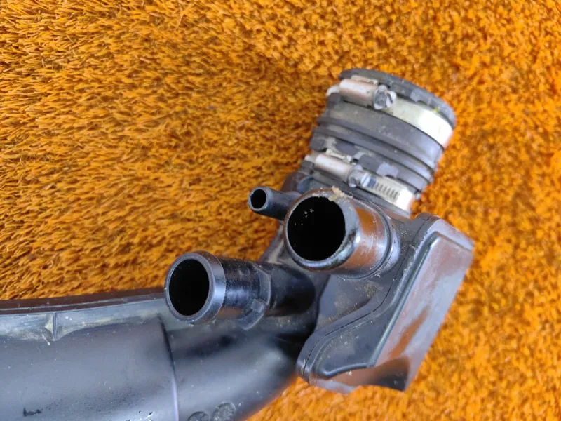 Патрубок воздушного фильтра