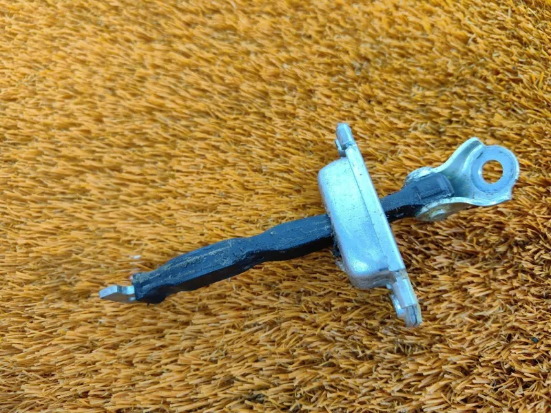 Ограничитель двери