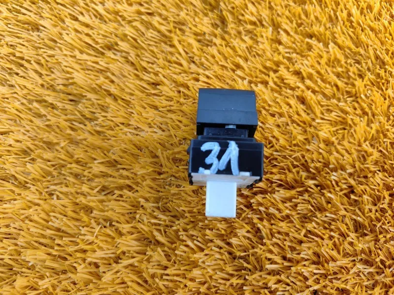 Кнопка стеклоподъемника