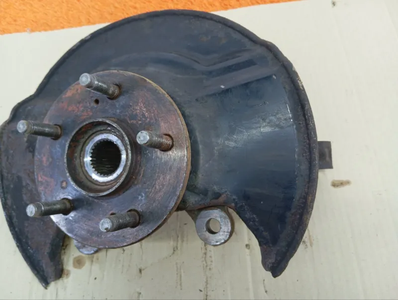 Кулак поворотный