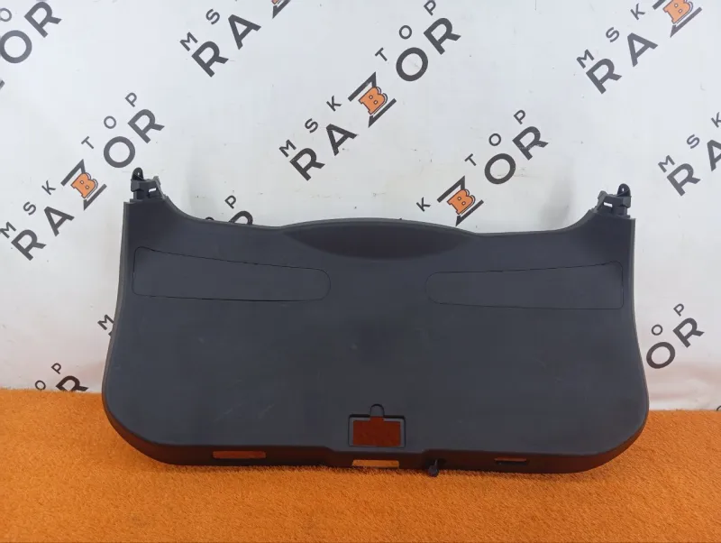 Обшивка крышки багажника