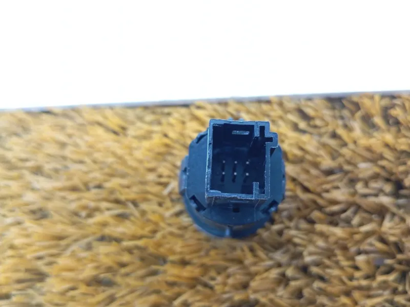 Кнопка запуска двигателя