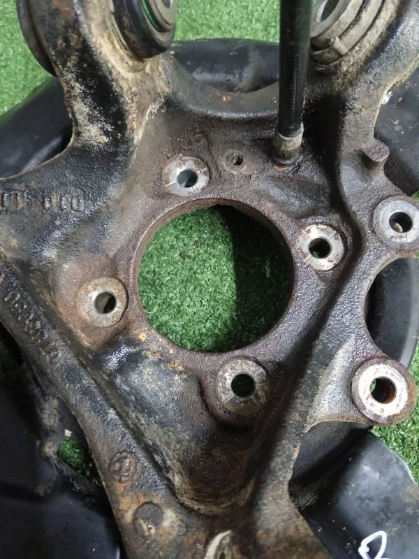 Кулак поворотный