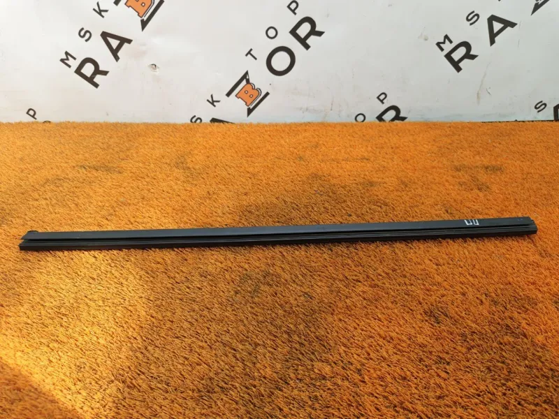 Уплотнитель стекла двери