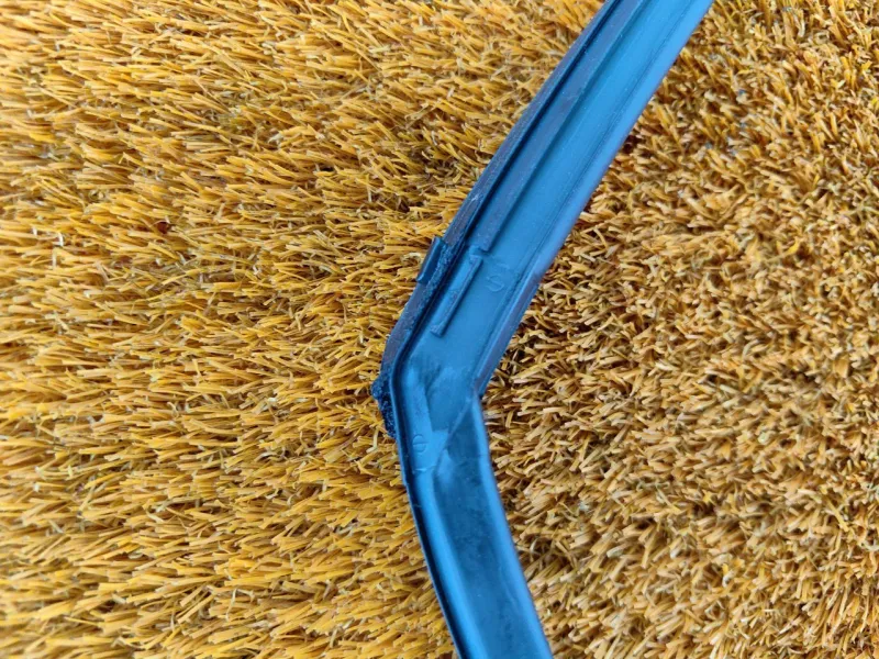 Уплотнитель стекла двери