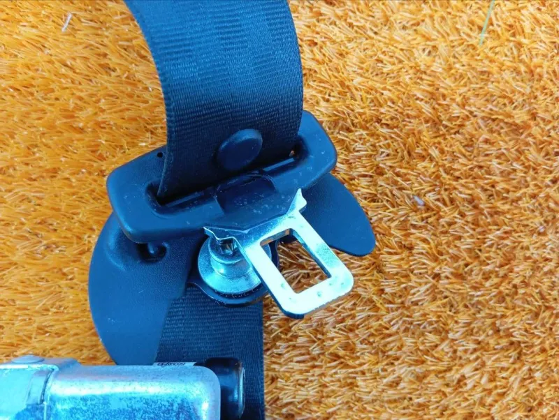 Ремень безопасности