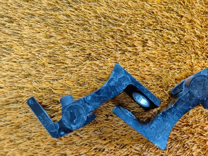 Петля двери