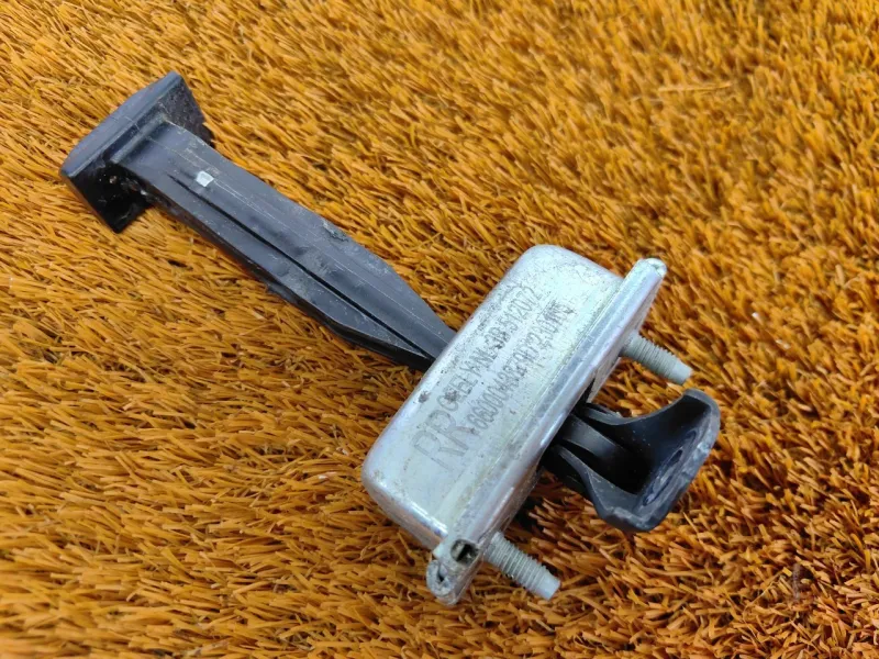 Ограничитель двери